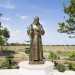 La statua del Santo che d il nome al rione la troviamo subito, fiancheggiata da una fontanella in metallo